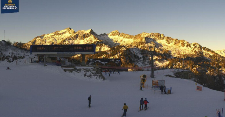 Webcam Folgarida-Marilleva  (Skiarea Campiglio Dolomiti di Brenta - Val di Sole Val Rendena) - Seggiovia Orso Bruno 