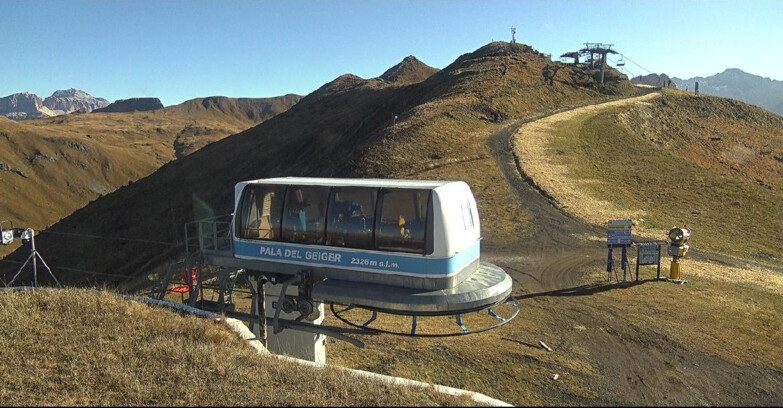 Webcam Pozza di Fassa-Aloch-Buffaure - Pala del Geiger, sullo sfondo il Pordoi