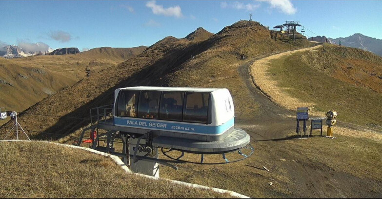 Webcam Pozza di Fassa-Aloch-Buffaure - Pala del Geiger, sullo sfondo il Pordoi