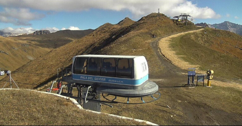 Webcam Pozza di Fassa-Aloch-Buffaure - Pala del Geiger, sullo sfondo il Pordoi