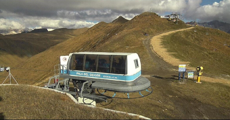 Webcam Pozza di Fassa-Aloch-Buffaure - Pala del Geiger, sullo sfondo il Pordoi