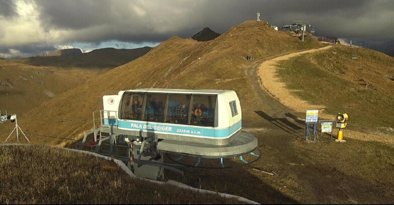 Webcam Pozza di Fassa-Aloch-Buffaure - Pala del Geiger, sullo sfondo il Pordoi