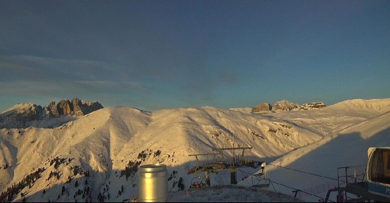 Webcam Pozza di Fassa-Aloch-Buffaure - Pala del Geiger, sullo sfondo il Pordoi