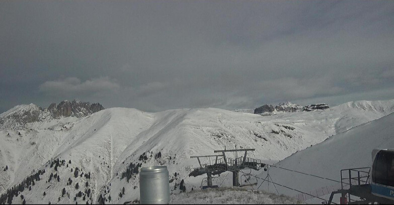 Webcam Pozza di Fassa-Aloch-Buffaure  - Pala del Geiger, sullo sfondo il Pordoi