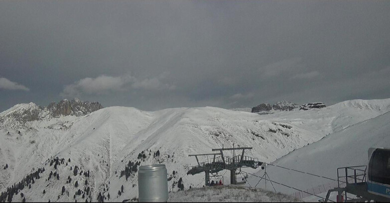 Webcam Pozza di Fassa-Aloch-Buffaure  - Pala del Geiger, sullo sfondo il Pordoi