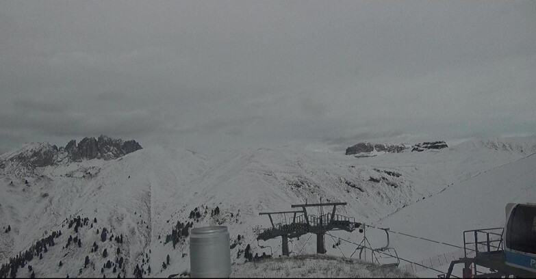 Webcam Pozza di Fassa-Aloch-Buffaure  - Pala del Geiger, sullo sfondo il Pordoi