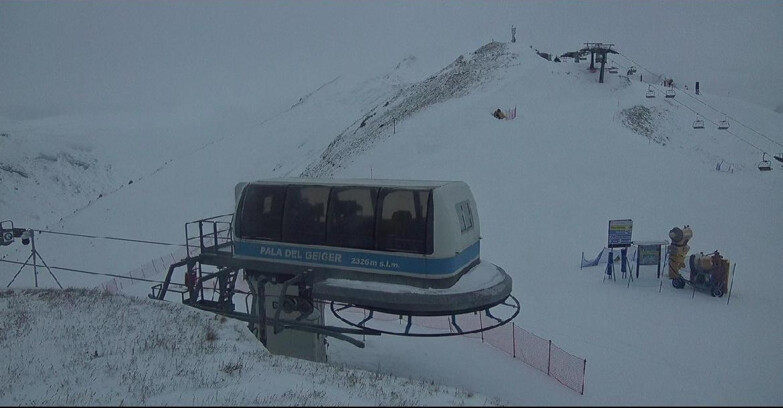 Webcam Pozza di Fassa-Aloch-Buffaure  - Pala del Geiger, sullo sfondo il Pordoi