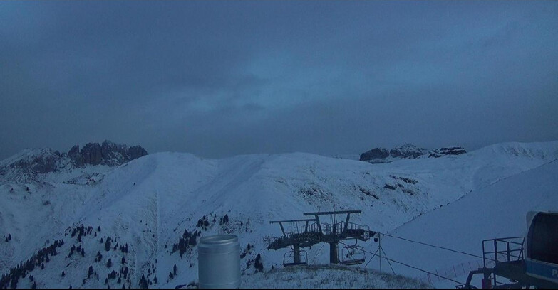 Webcam Pozza di Fassa-Aloch-Buffaure  - Pala del Geiger, sullo sfondo il Pordoi