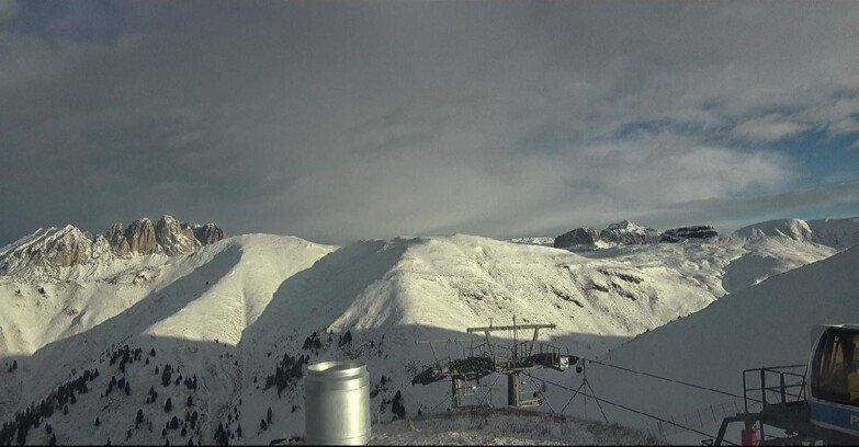 Webcam Pozza di Fassa-Aloch-Buffaure  - Pala del Geiger, sullo sfondo il Pordoi