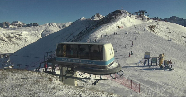 Webcam Pozza di Fassa-Aloch-Buffaure - Pala del Geiger, sullo sfondo il Pordoi