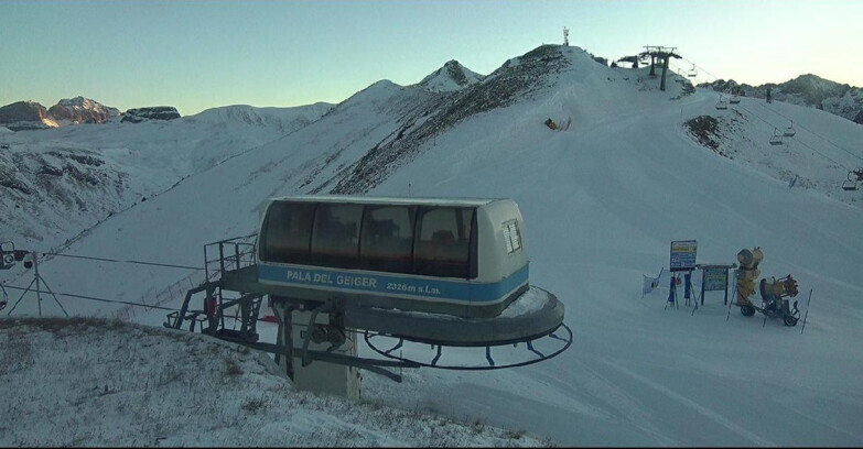 Webcam Pozza di Fassa-Aloch-Buffaure - Pala del Geiger, sullo sfondo il Pordoi