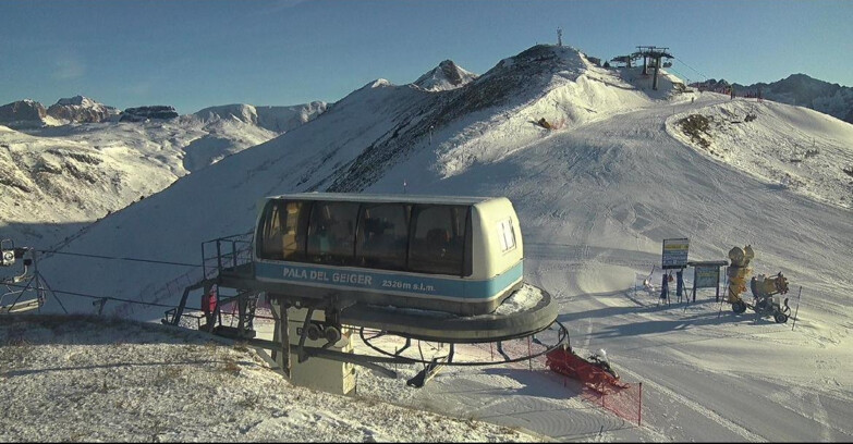 Webcam Pozza di Fassa-Aloch-Buffaure - Pala del Geiger, sullo sfondo il Pordoi