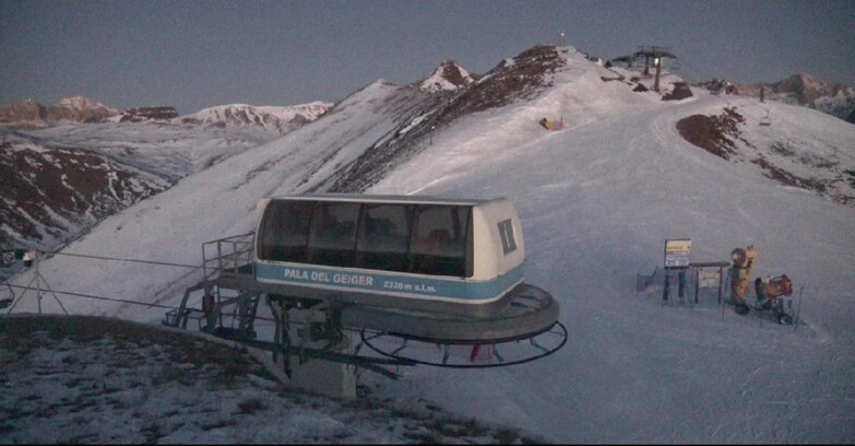 Webcam Pozza di Fassa-Aloch-Buffaure  - Pala del Geiger, sullo sfondo il Pordoi