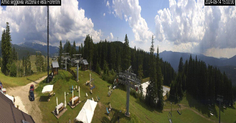 Webcam Lavarone - Chair lift Laghetto 