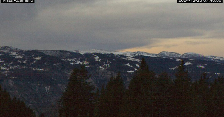 Webcam Ski Area Lavarone  - View on Ghiacciaio Adamello 