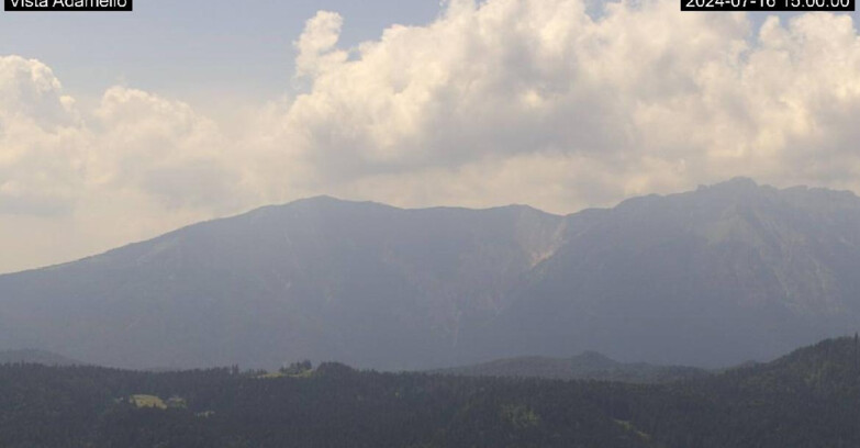 Webcam Ski Area Lavarone  - View on Ghiacciaio Adamello 
