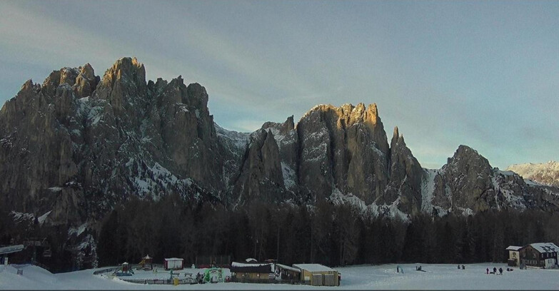 Webcam Vigo di Fassa-Pera-Ciampedie - Vigo - dirupi di Larsech