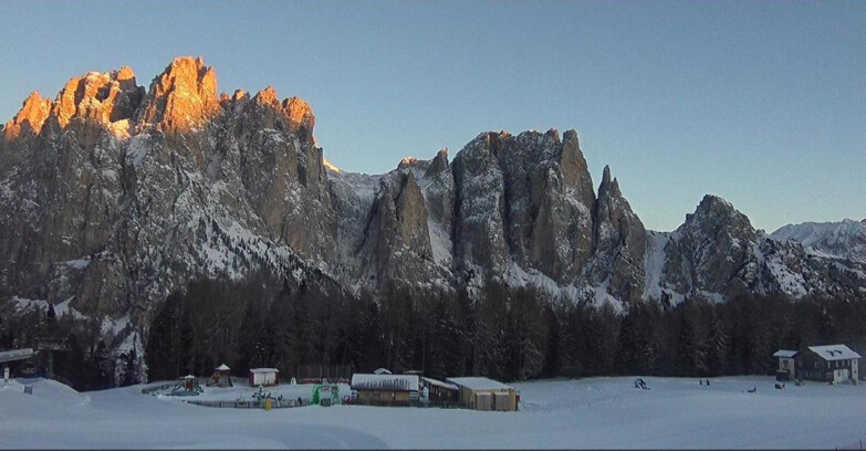 Webcam Vigo di Fassa-Pera-Ciampedìe - Vigo - dirupi di Larsech