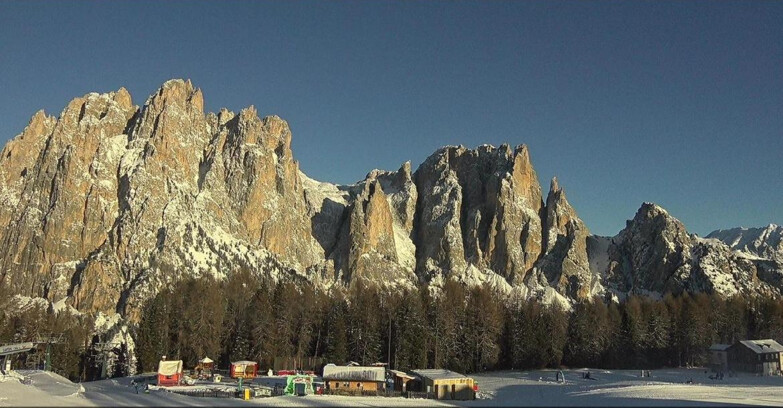 Webcam Vigo di Fassa-Pera-Ciampedìe - Vigo - dirupi di Larsech