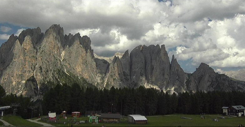 Webcam Vigo di Fassa-Pera-Ciampedie - Vigo - dirupi di Larsech