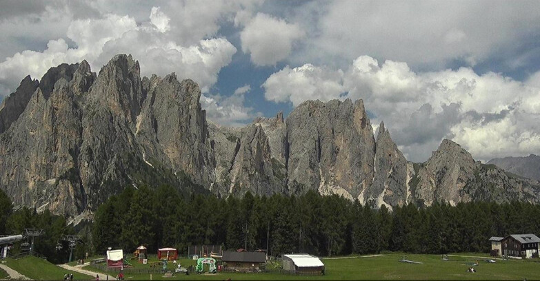 Webcam Vigo di Fassa-Pera-Ciampedie - Vigo - dirupi di Larsech