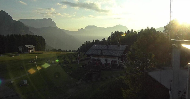 Webcam Vigo di Fassa-Pera-Ciampedìe - Vigo - verso Sassolungo e Pordoi